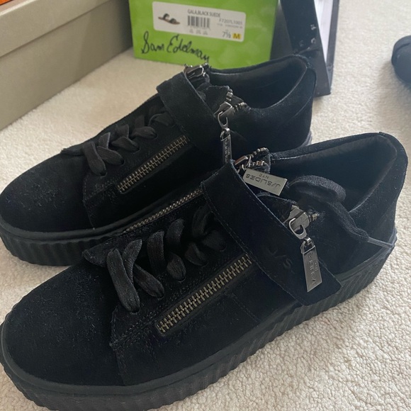 BRAND NEW J SLIDES Shoes - Picture 2 of 7